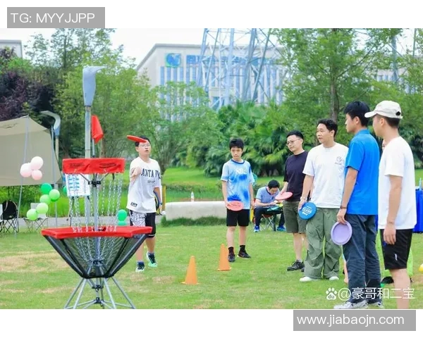 上海飞盘队在极限运动会上展现出惊人速度与团队默契的精彩表现